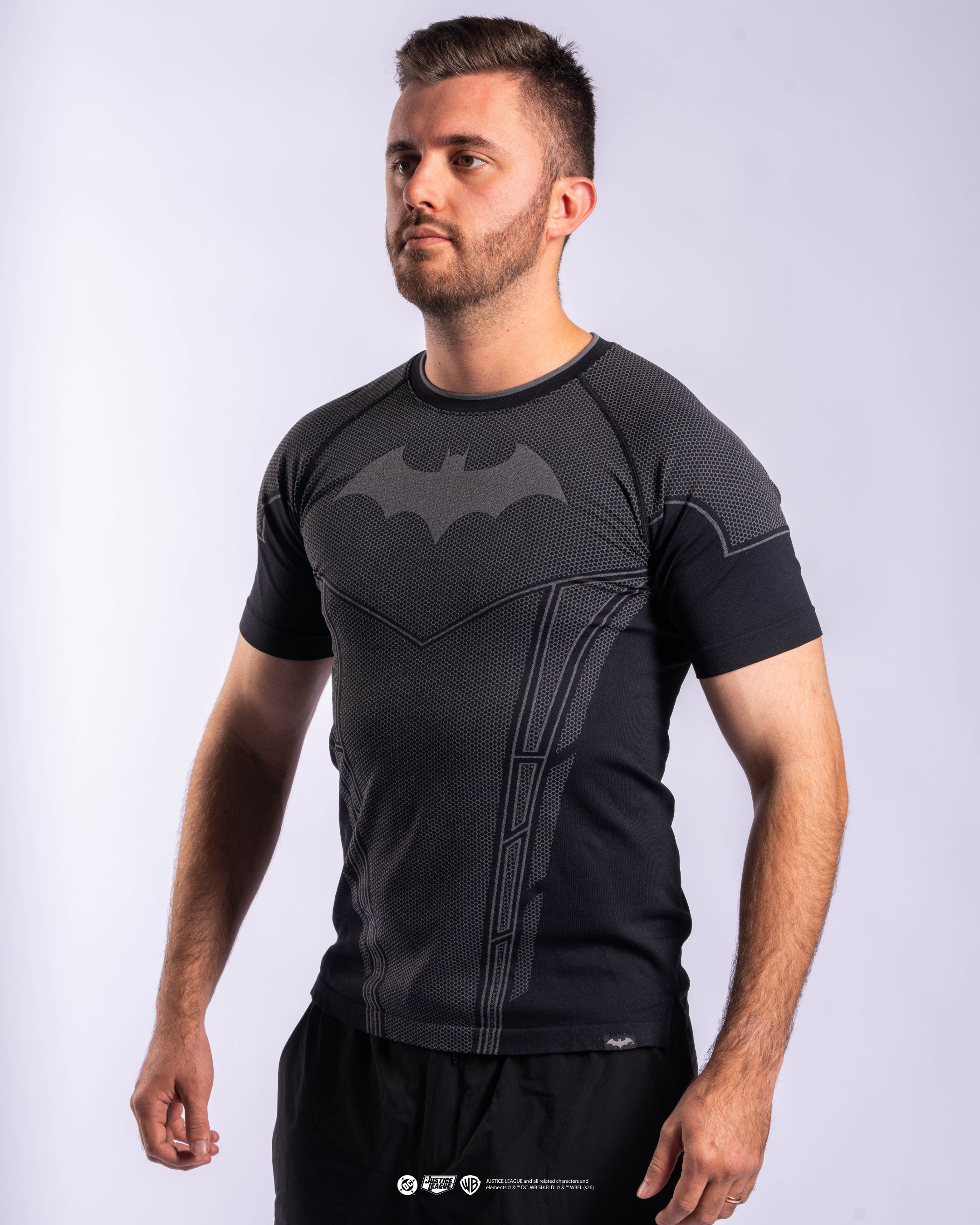  × Batman コンプレッション BATMAN™ Super Suit™ Compression Short Sleeve Arkham Black
